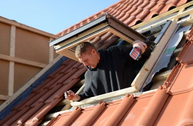 Pose de fenêtres de toit Velux à Baudrières